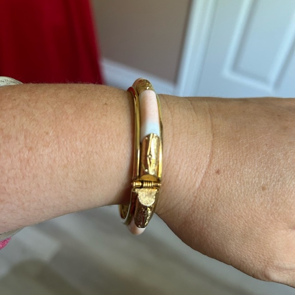 4/$100 tropical Elegant Gold and shell Bangle Bracelet 🐚 - Picture 3 of 9